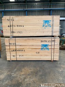 Madera tropical K.D. disponible en stock – España
